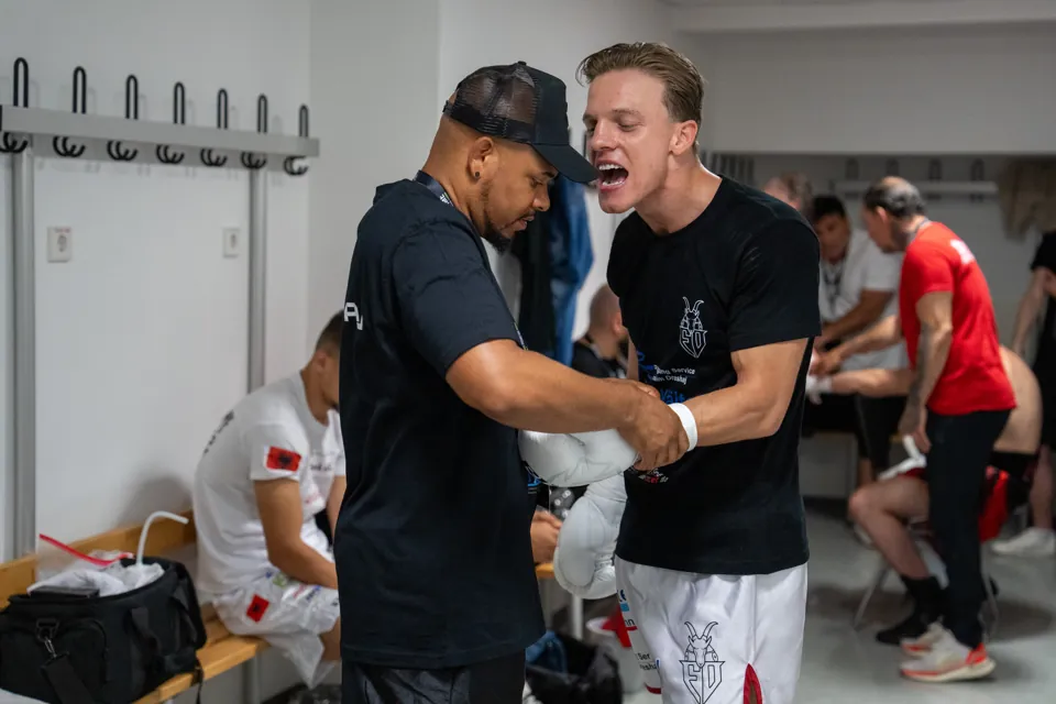 Fatlum und sein Coach bei der Vorbereitung in Ludwigsburg, Juni 2026