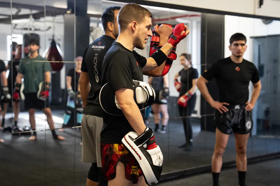 Kickboxtraining mit persönlicher Anleitung im Boxring